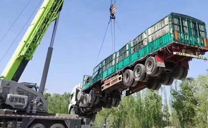 白山道路脱困救援案例
